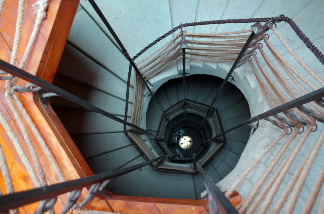 Auberge des sagesses Christina Vior escalier spirale